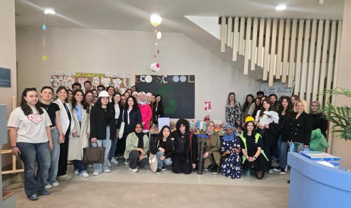 Atılım Üniversitesi Mimarlık Bölümü tarafından İstek Vakfı Koleji Anaokulu öğrencileri ile “Mimar Nasıl Çalışır? Kent ve Mimarlık Düşleri” çalıştayı gerçekleştirildi.